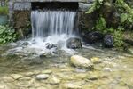 清泉石上流