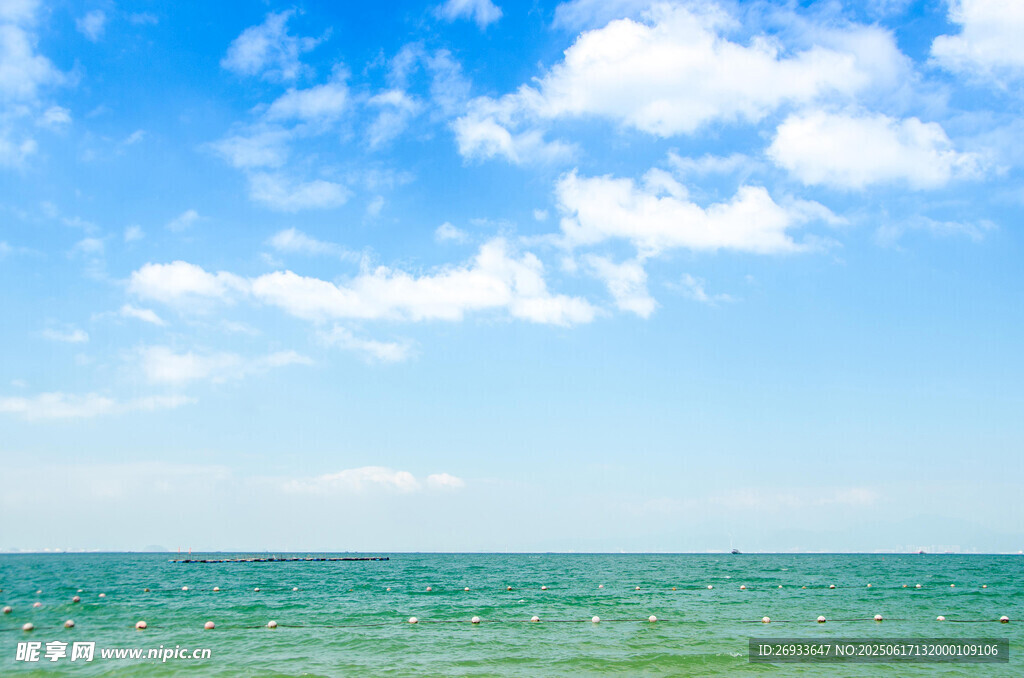 碧海蓝天的美丽海景