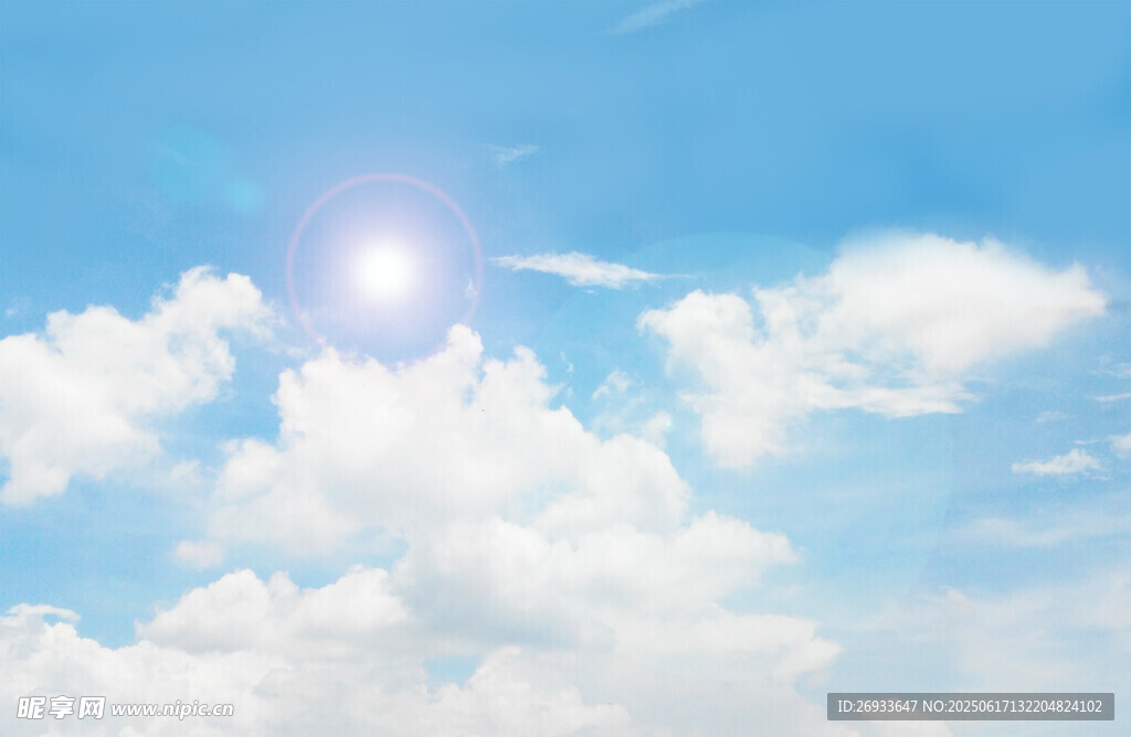 晴朗天空中的耀眼阳光