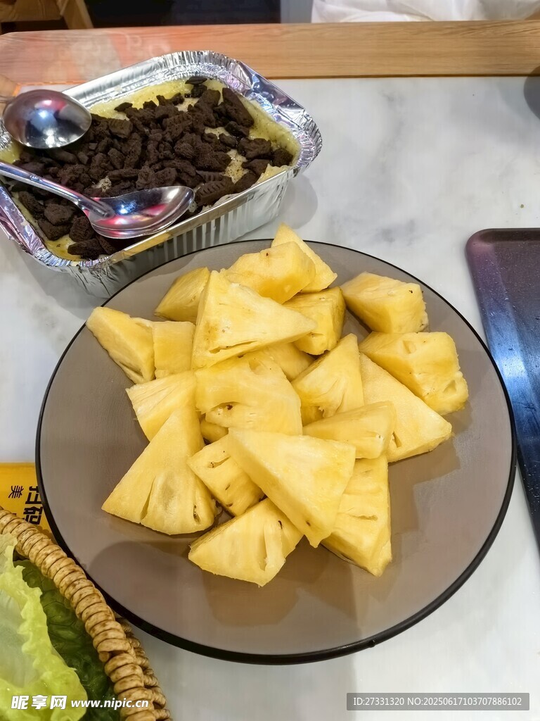 新鲜切块菠萝美味诱人