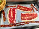 新鲜生牛肉切片展示