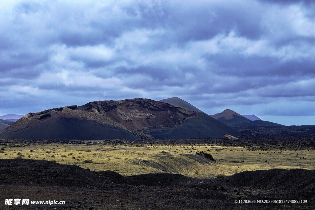 壮丽火山地貌景观