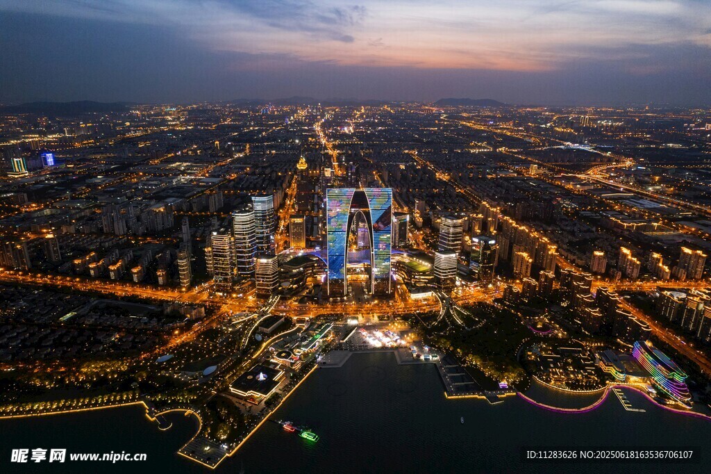 城市璀璨夜景俯瞰图