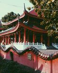 中式古建筑红墙飞檐景致