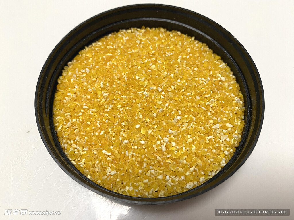 碗中金黄玉米碴