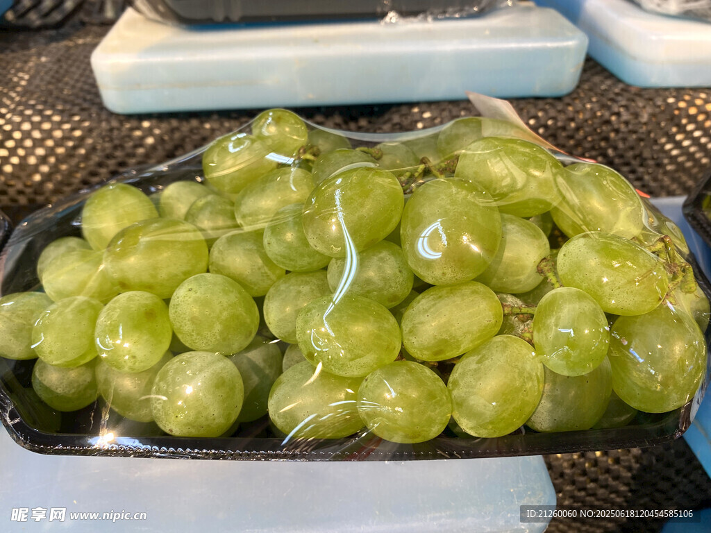 新鲜袋装绿葡萄