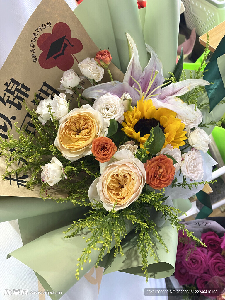多彩鲜花花束