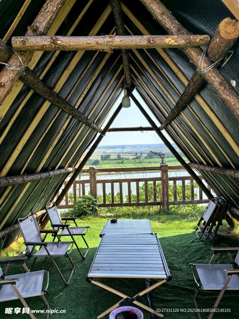 户外三角木屋休闲空间