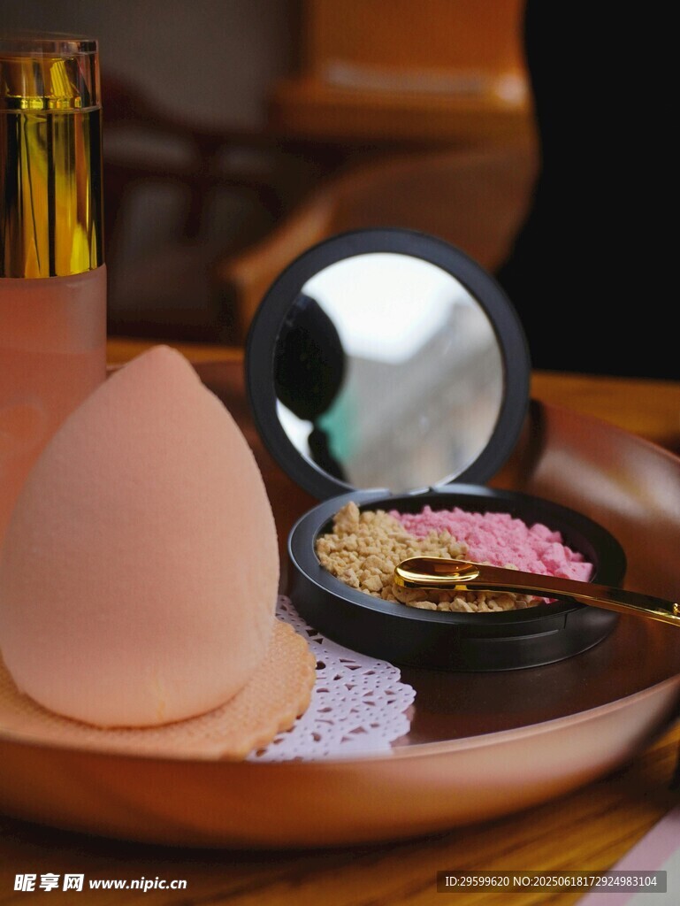精致美妆用品展示