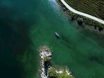 俯瞰碧海与蜿蜒海岸