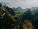 壮丽山峦航拍美景