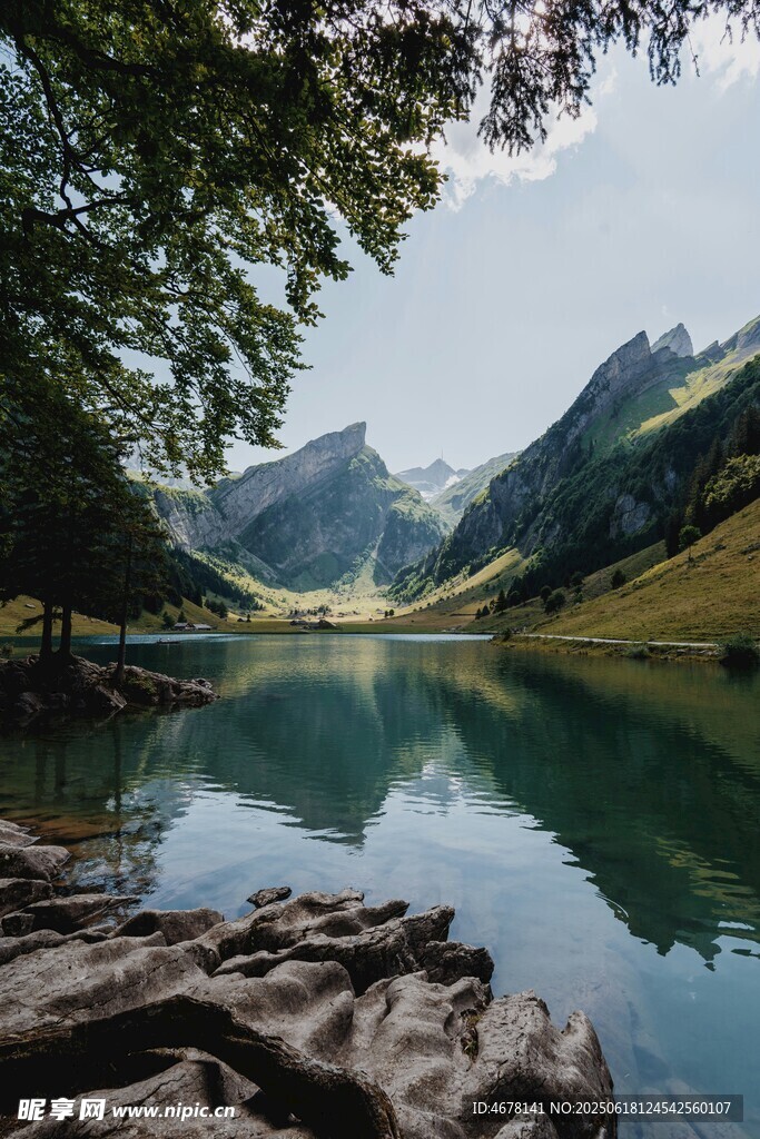 山间静湖 自然美景如画
