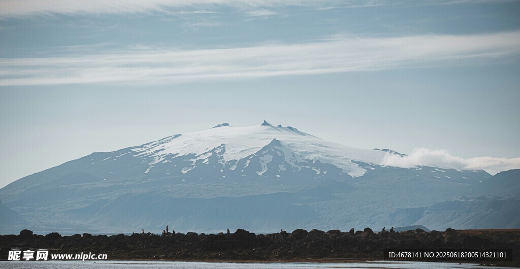 雪山远景
