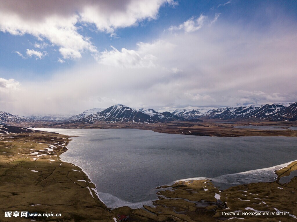 湖畔雪山美景