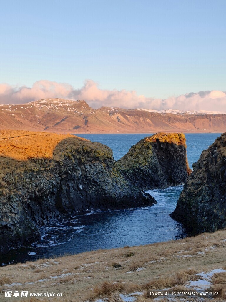 海岸风光岩石与辽阔海景