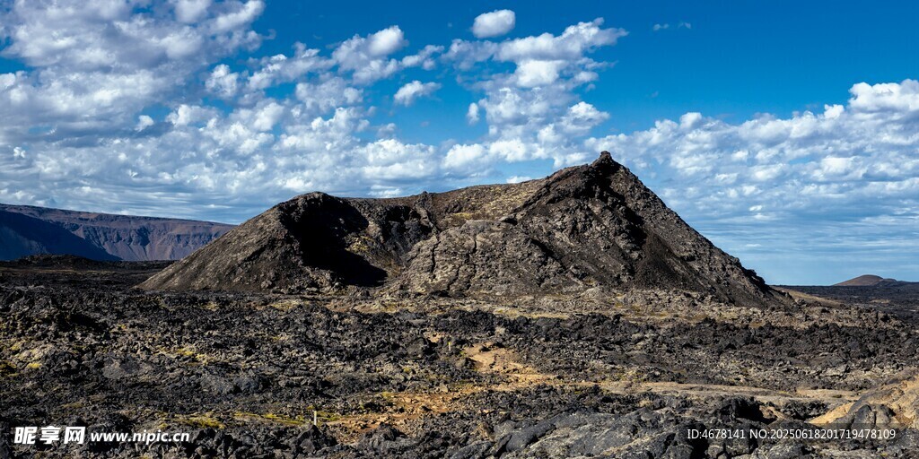 荒凉火山地貌景观