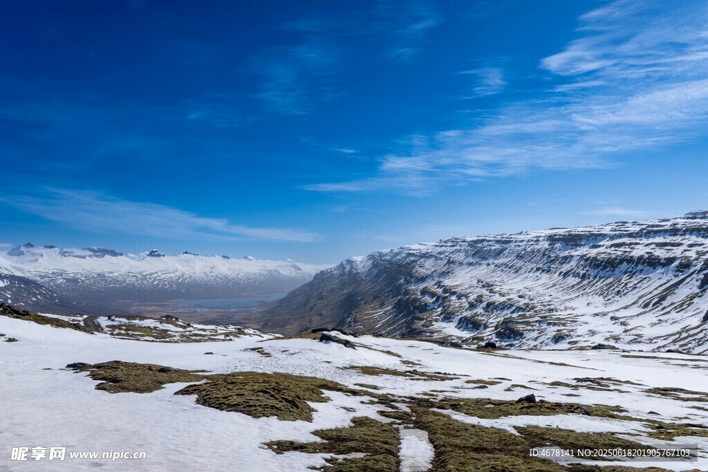雪山蓝天壮丽自然景观