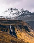 壮丽山间瀑布与雪山景观