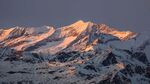 雪山壮丽日出美景