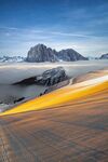 壮丽山川间的金黄地貌景观