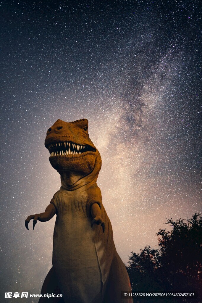 夜幕下的恐龙