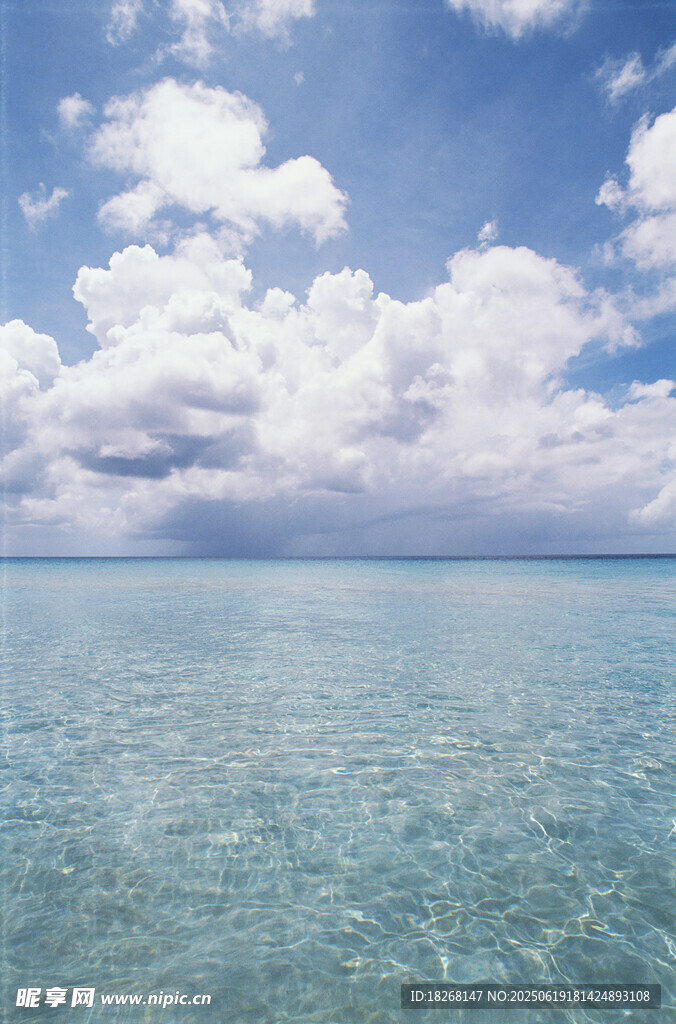 碧海蓝天澄澈海景风光