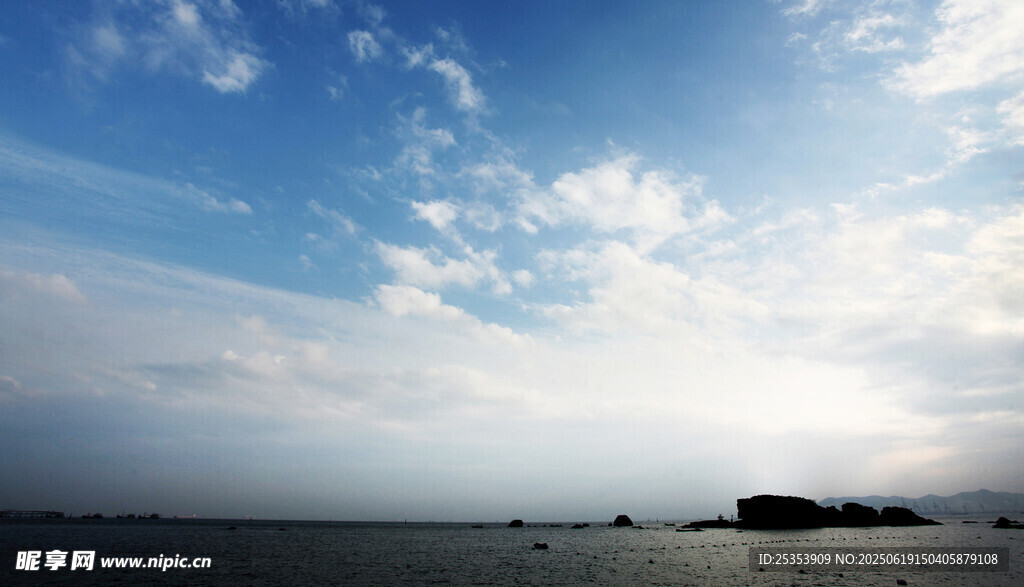 海边蓝天美景