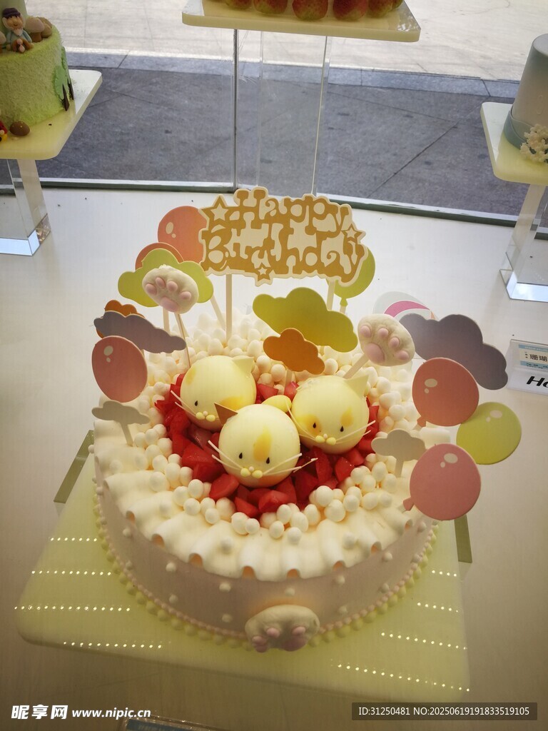 精美水果装饰生日蛋糕