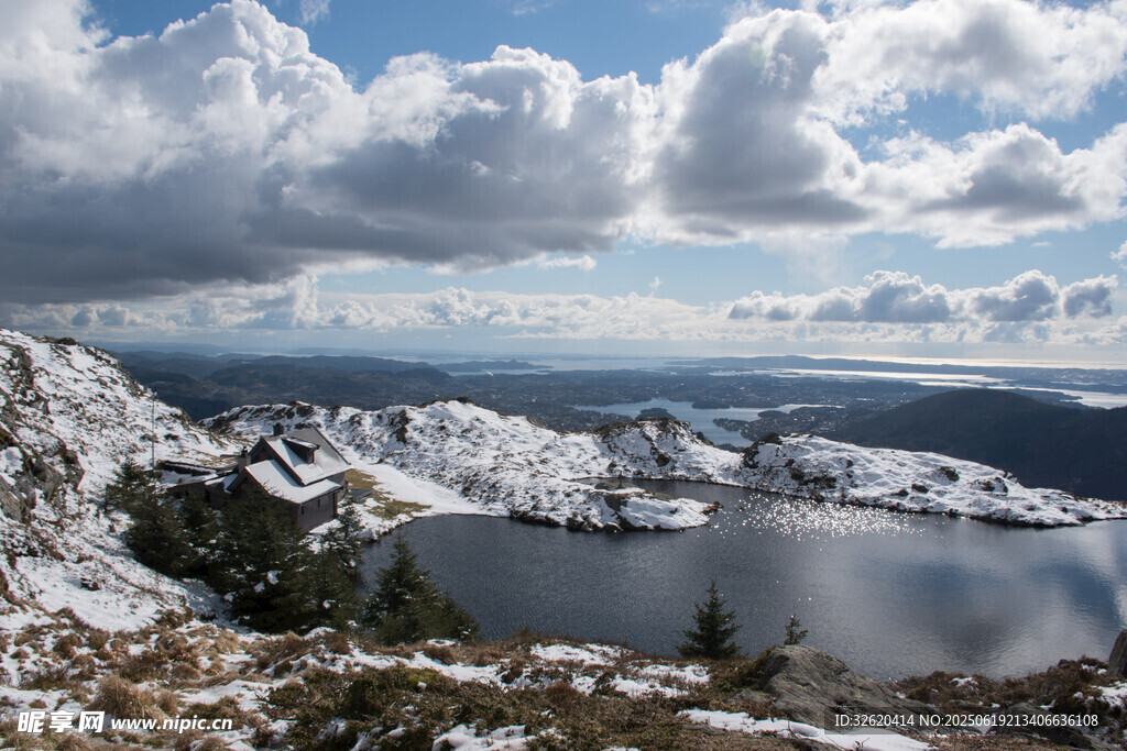 雪山湖泊壮丽自然景观