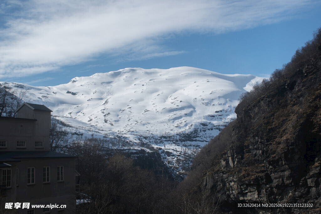 雪山山谷风景