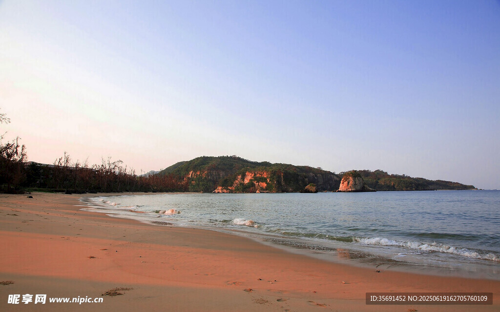美丽海滨沙滩风景