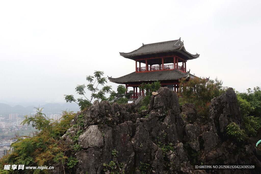 山顶古亭