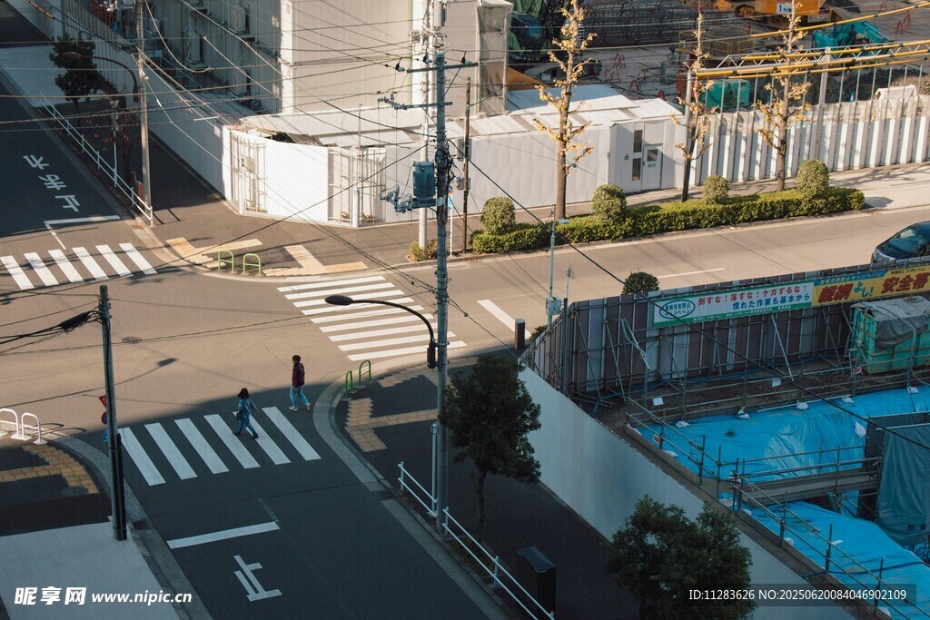 城市街角施工现场俯瞰