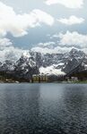 湖畔雪山美景
