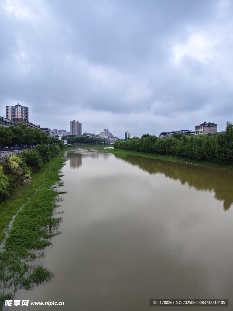 城市河畔风景