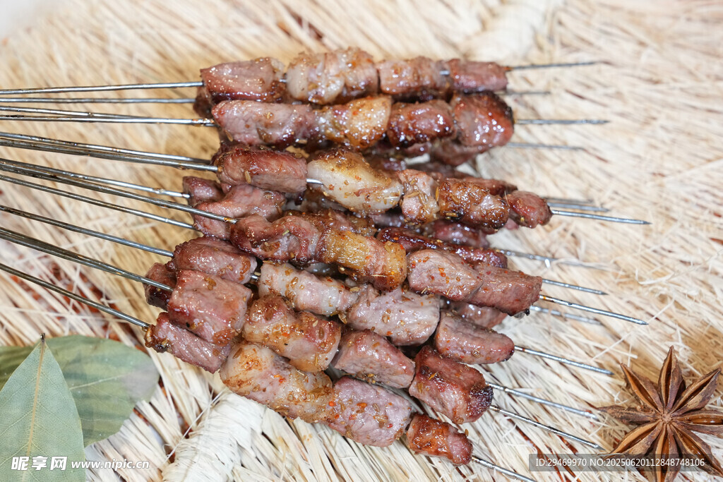 美味烤肉串香气诱人