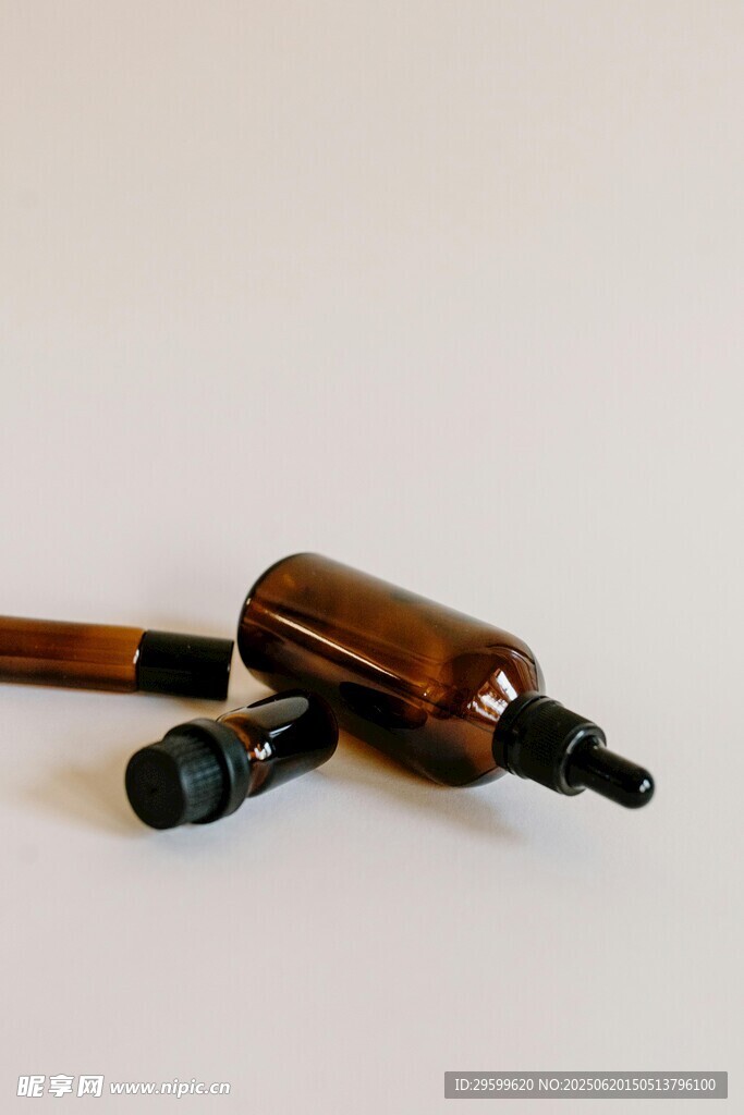 棕色玻璃瓶及配件