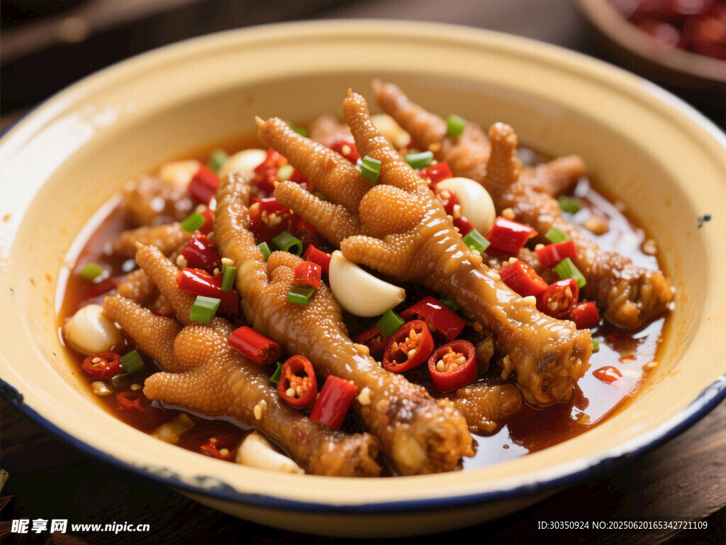香辣美味鸡爪煲