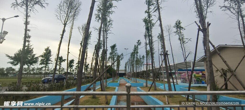 户外游乐设施场景
