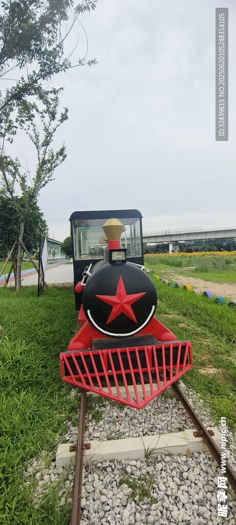 铁轨上的复古蒸汽小火车