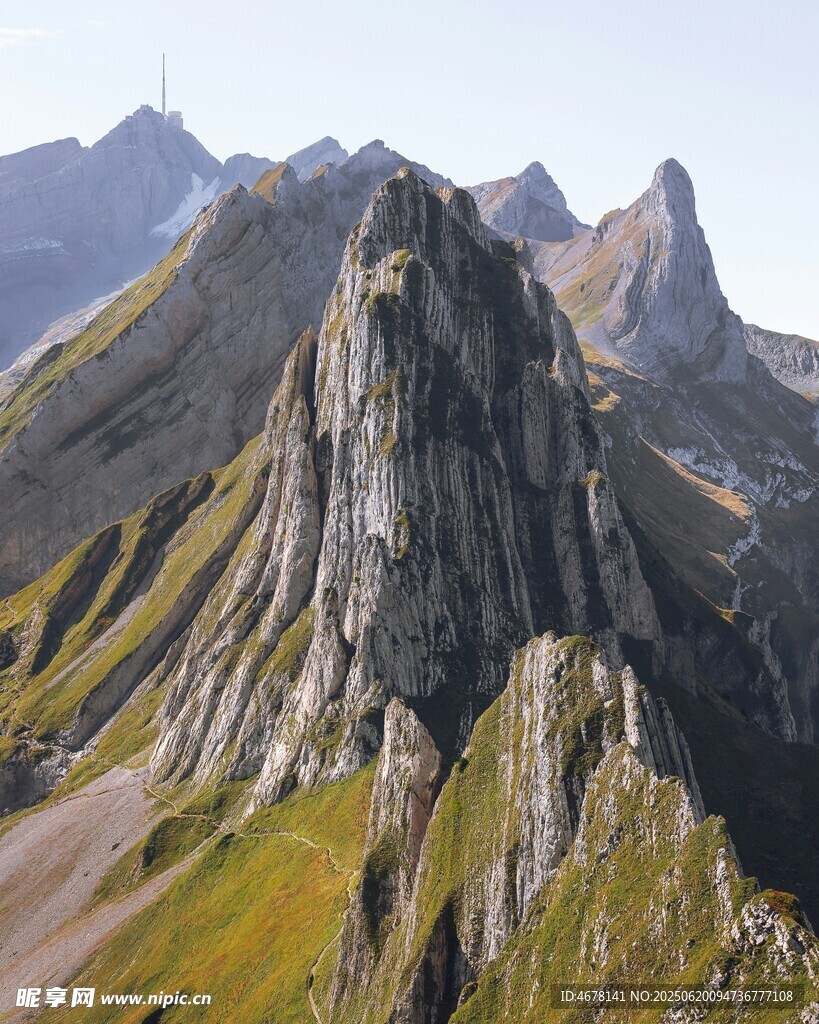 巍峨壮丽的高山景观