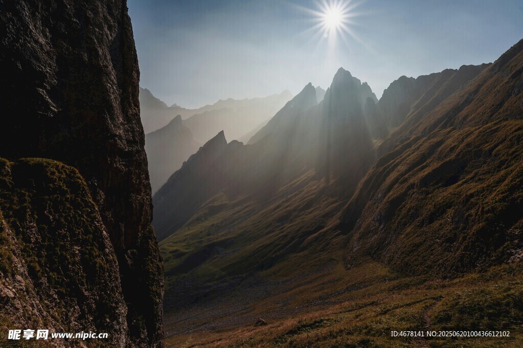 山间日出美景
