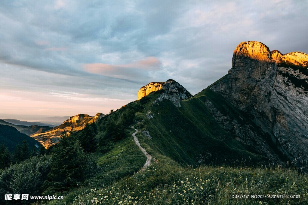山间日落美景