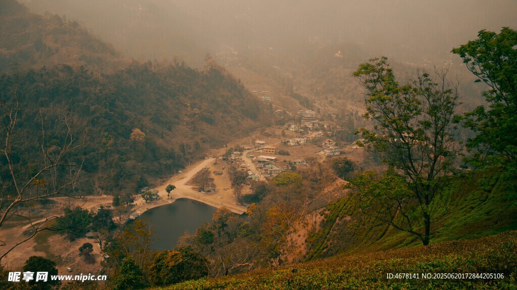 山间村落景色