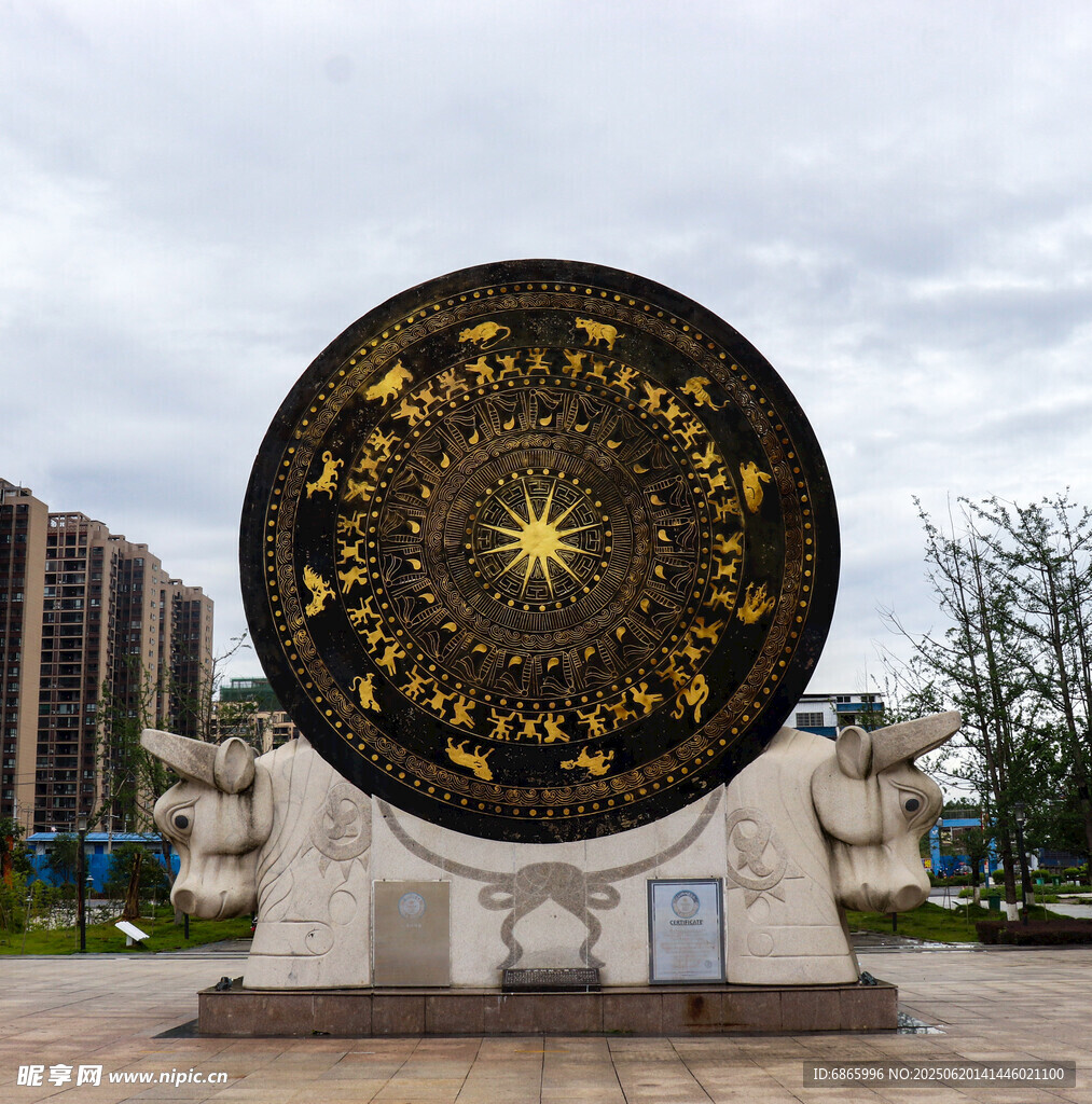 巨型精美圆形雕塑景观
