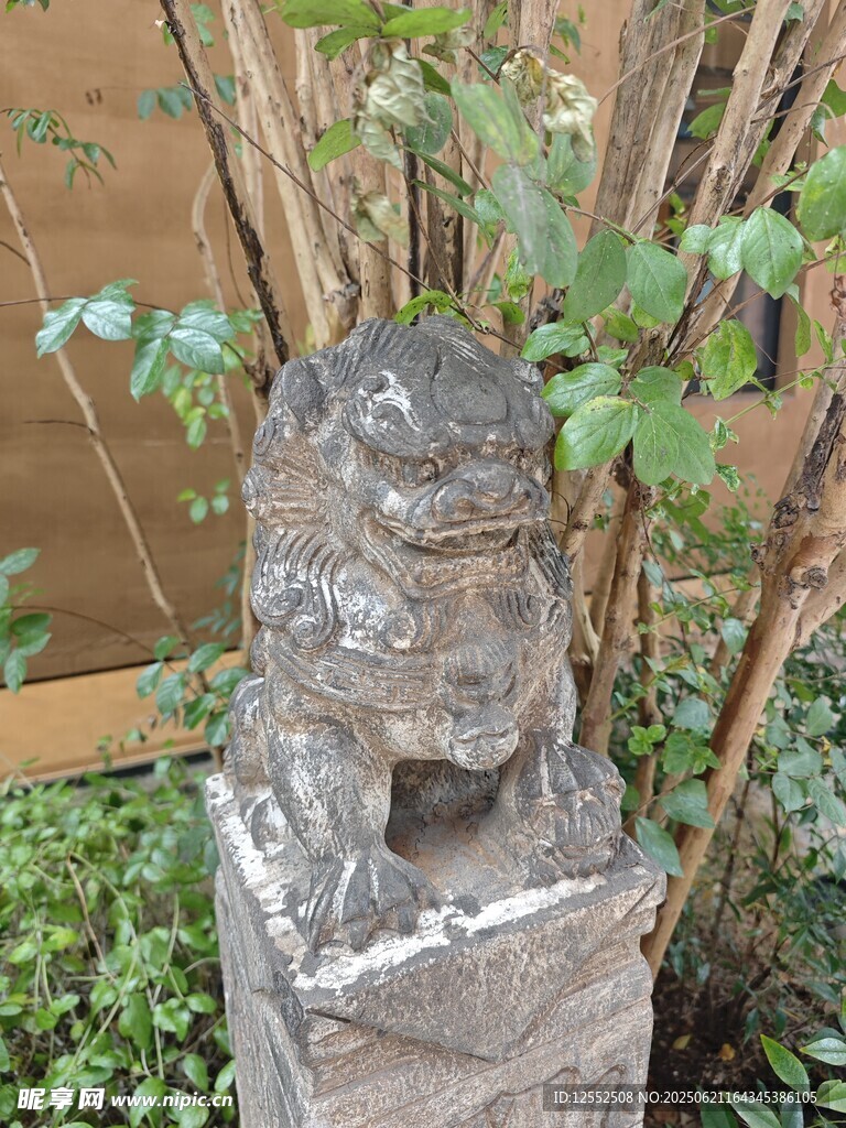 古朴石兽