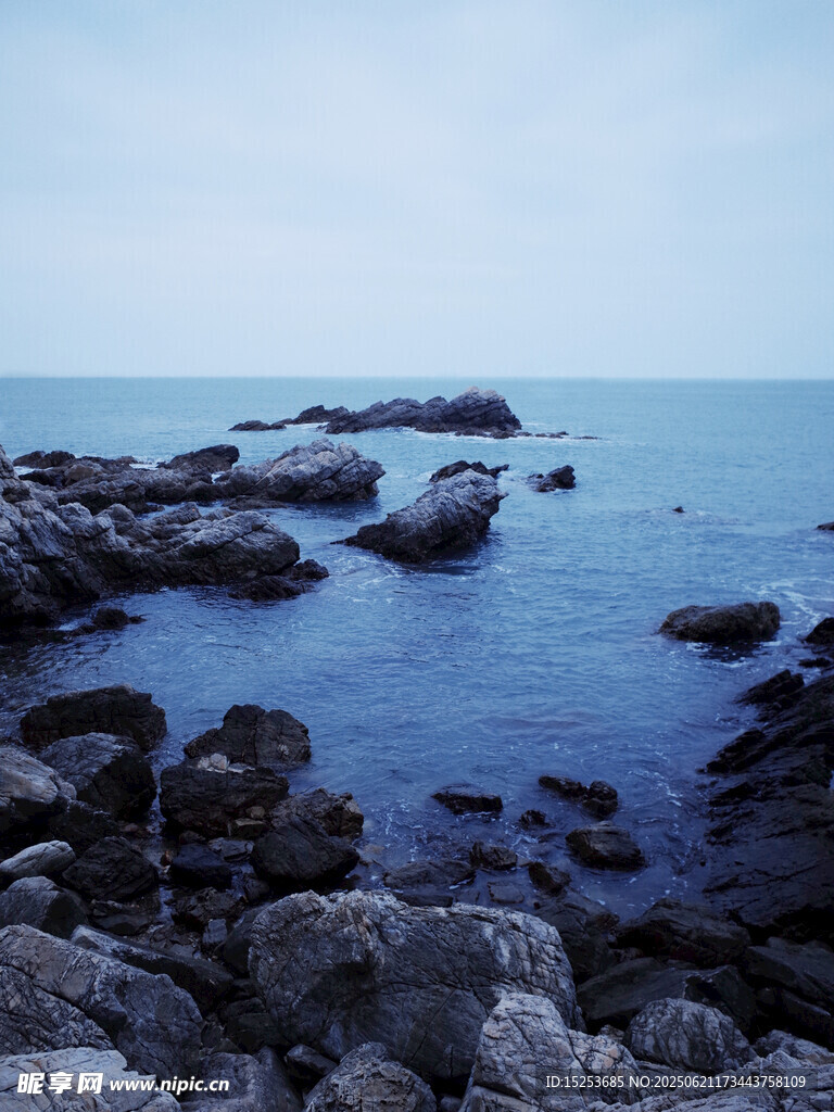 海边礁石景观