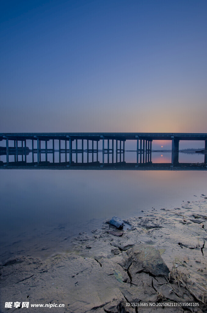 海边栈桥日落美景