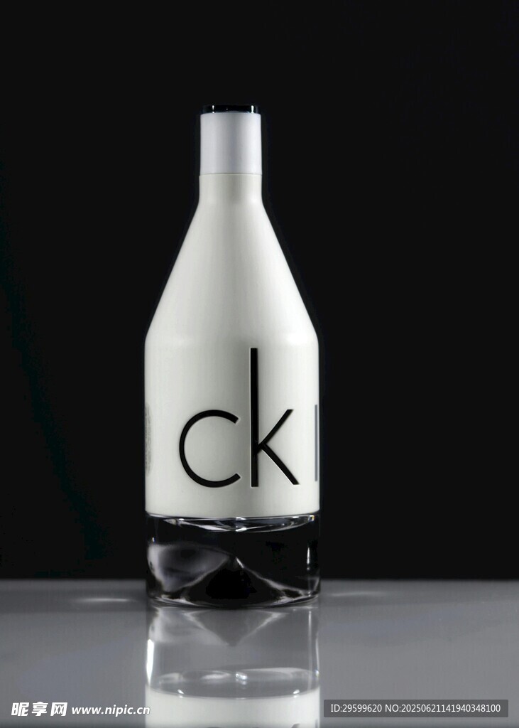 CK时尚香水瓶展示