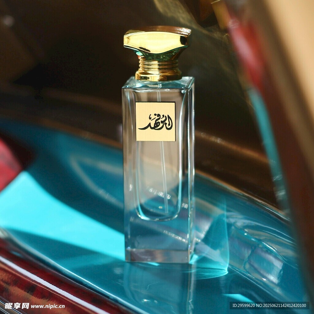精致J50香水瓶展示